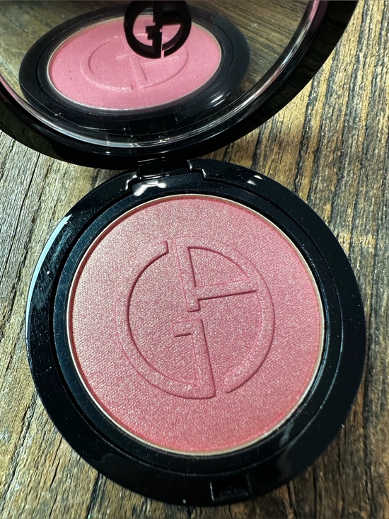 Giorgio Armani Other - Giorgio Armani Shimmering Rose-Blush Compact